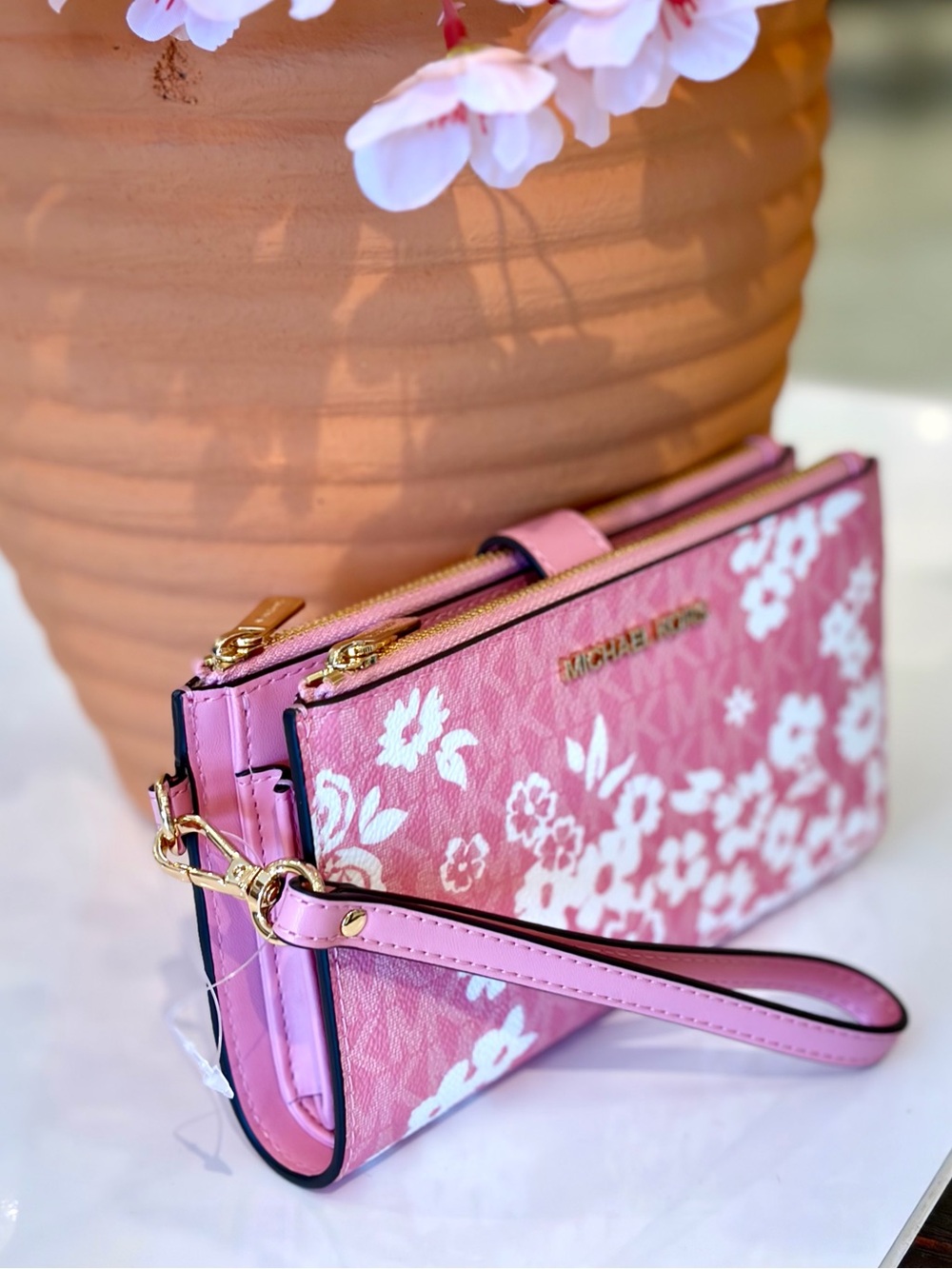 MICHAEL KORS Double Zip
Printed Signature Logo Wristlet
Wallet Carnation
